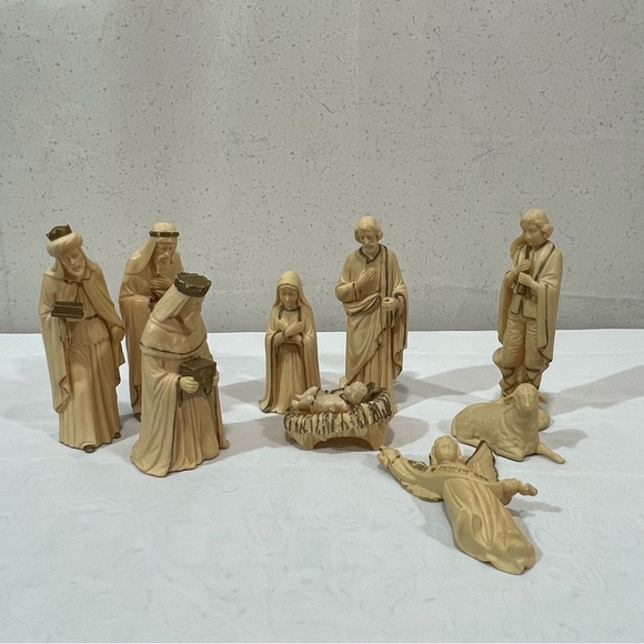 Vintage Art Plastics Nativity set Cream and Gold Holy Family Jesus Kings 9pcs - Picture 2 of 14